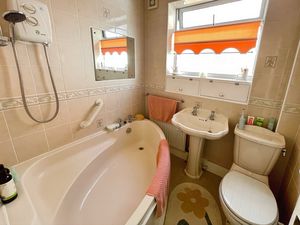 Bathroom - click for photo gallery